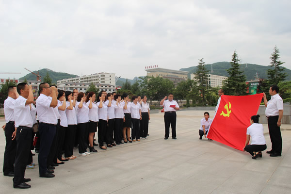 隴運集團公司黨委開展慶祝建黨97周年“緬懷先烈，砥礪奮進”主題黨日活動