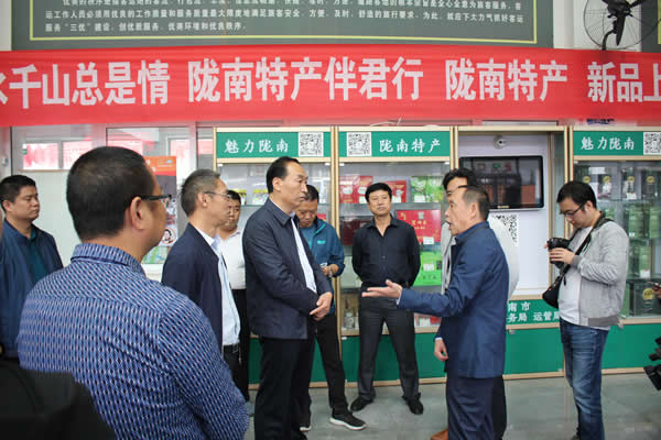 市安委辦主任、安監(jiān)局局長(zhǎng)李永宏一行到隴運(yùn)集團(tuán)公司檢查指導(dǎo)工作