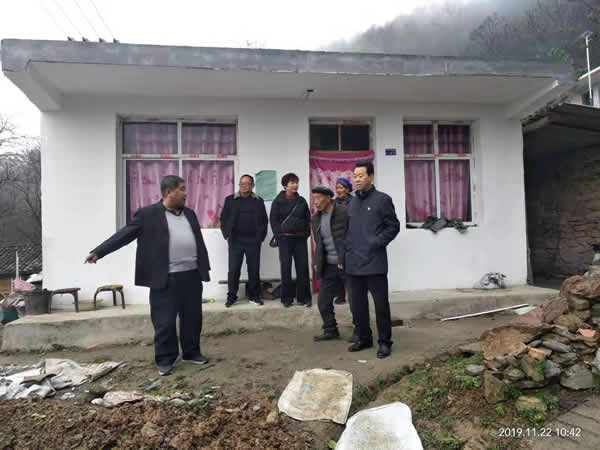隴運(yùn)集團(tuán)公司開(kāi)展“解難題、辦實(shí)事、送溫暖”主題黨日活動(dòng)